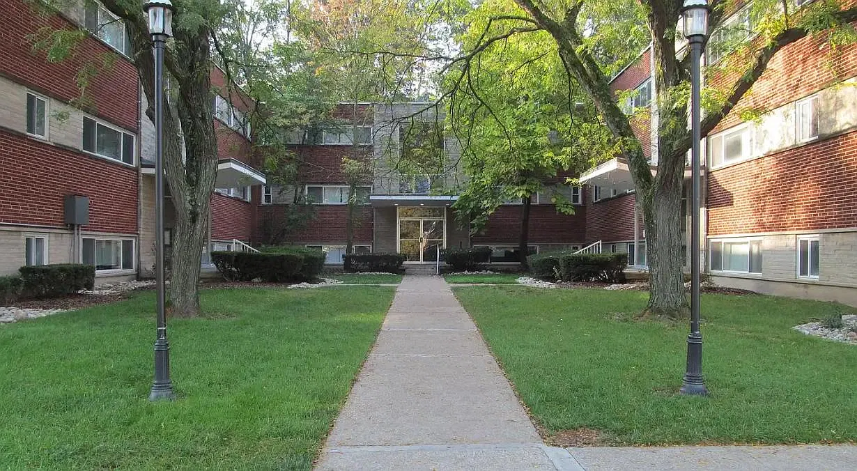 621 McAlpin Ave — Photo 2