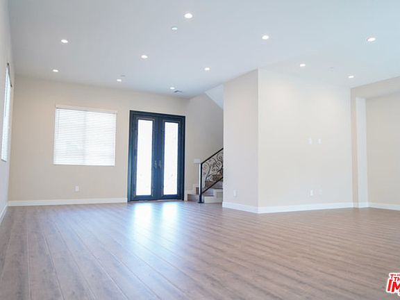 5th image of 15364 Wyandotte St