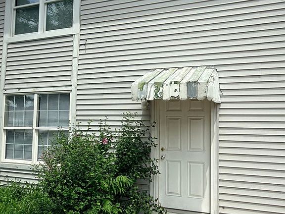 2nd image of 225 S 4th St APT 3