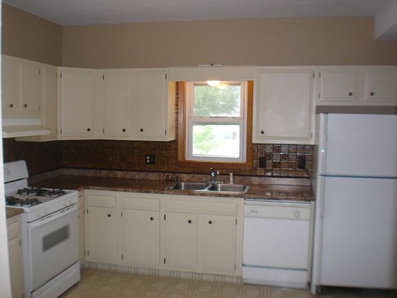 3rd image of 125 25th Ave N