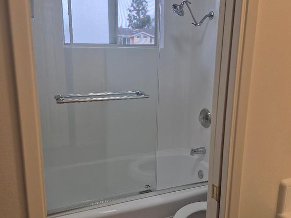 5th image of 1917 Maple Ave APT 6