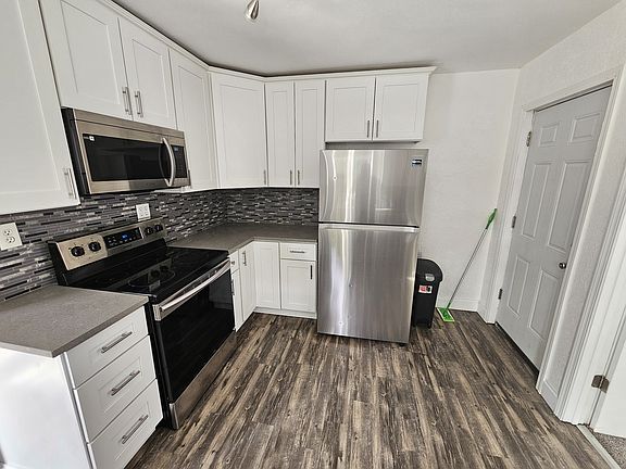 4th image of 804 N 8th Ave