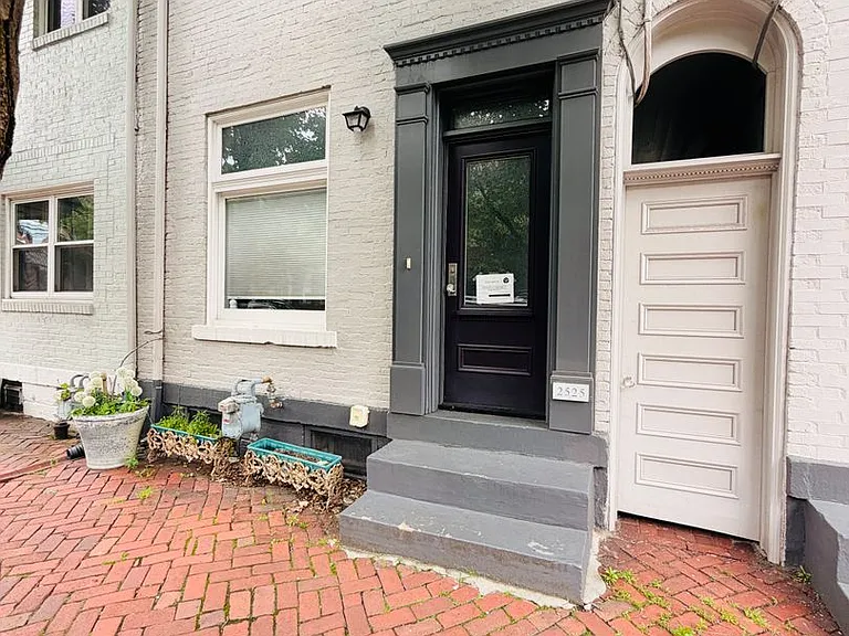 2525 Jane St — Photo 1