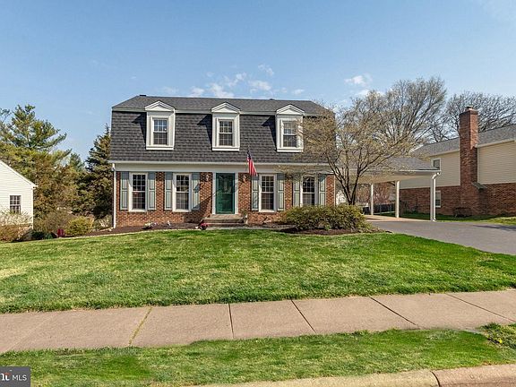 3rd image of 5528 Shooters Hill Ln