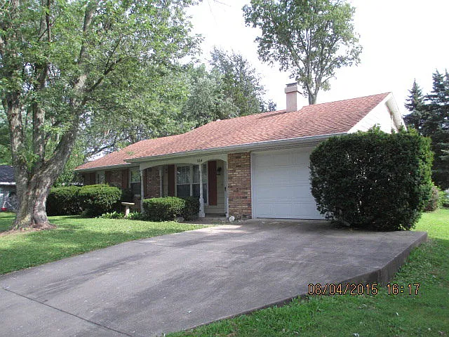 924 Hillside Dr photo 1