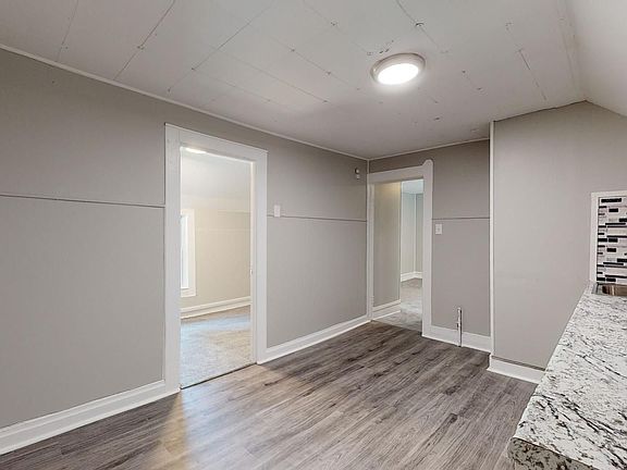 3rd image of 3120 W 30th St #Up