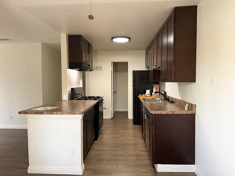 Peppertree Apartments — Photo 13