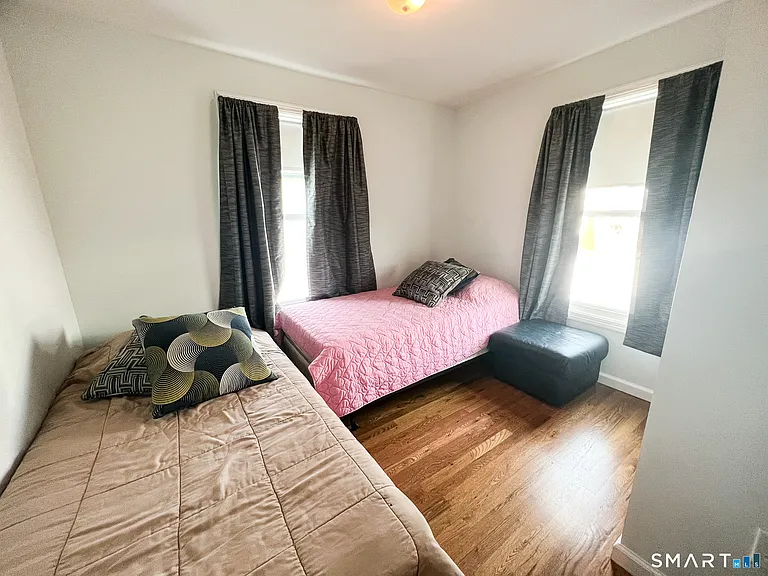 754 E Broadway — Photo 12