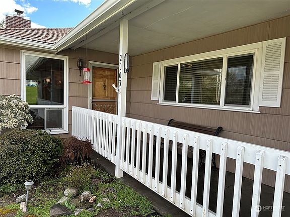 2nd image of 2903 Parkview Drive