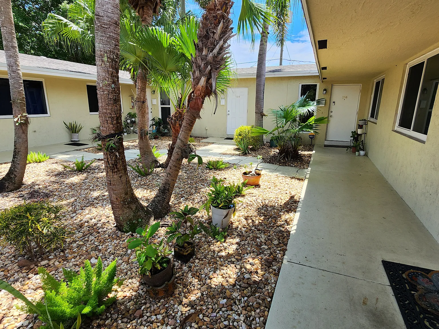 Studio, 320 sqft, $1,400 — Photo 2