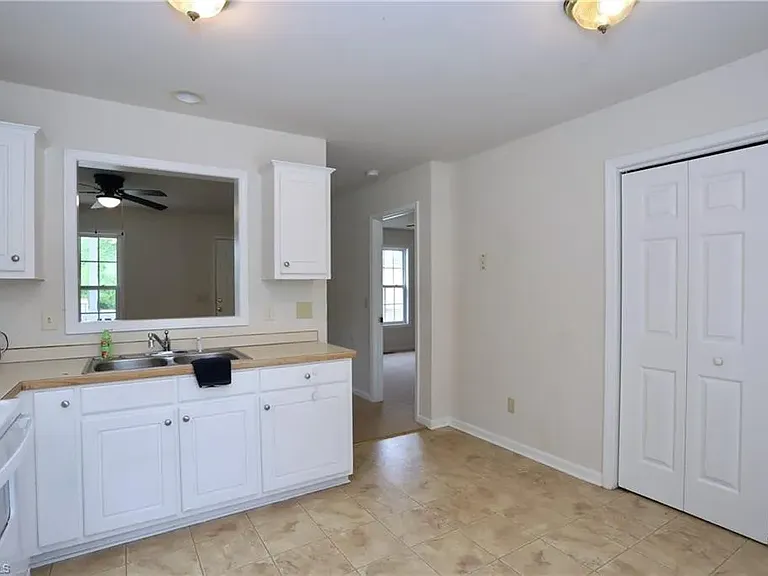 1324 Whitsett St — Photo 13