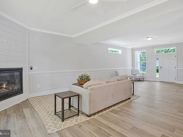 1316 Juniper St — Photo 8
