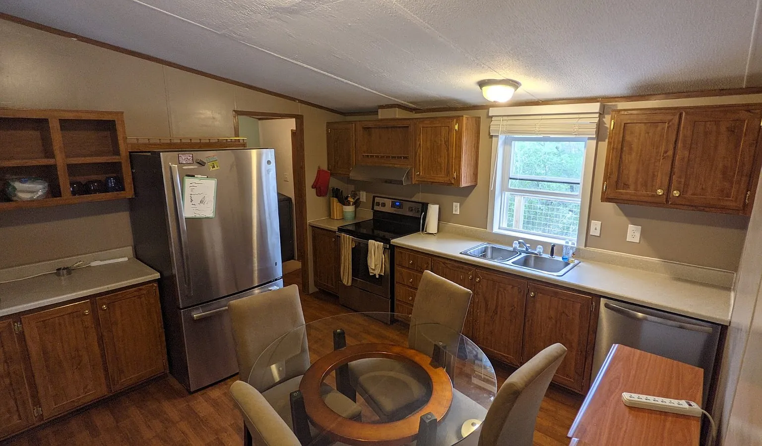 3 bed, 1120 sqft, $1,300 — Photo 4
