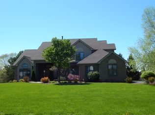31 Fox Hill Dr, Fairport, NY 14450
