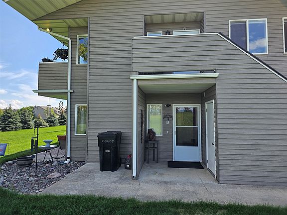 3rd image of 135B Garden Dr #B