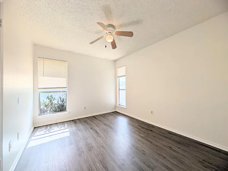 2036 Redwing Way — Photo 13