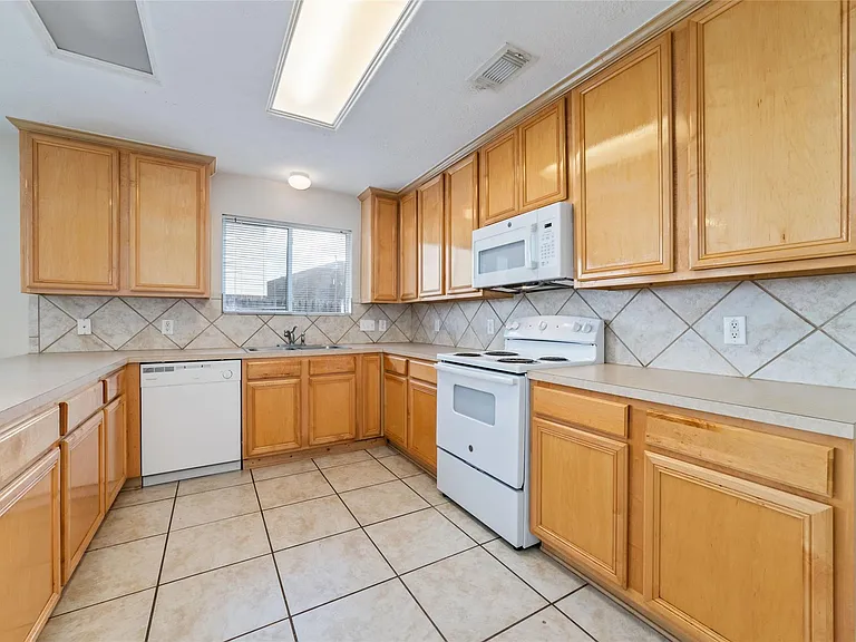 12615 Egret Hill Ct — Photo 10