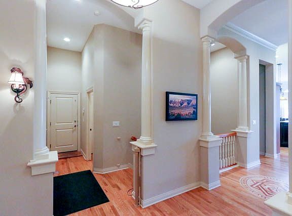 5th image of 874 Burr Oaks Dr