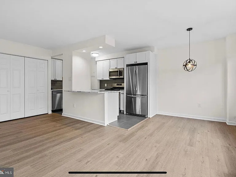 2101 Chestnut St #416 — Photo 6