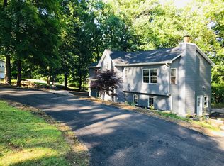 2 Woodland Dr, Lloyd, NY 12528