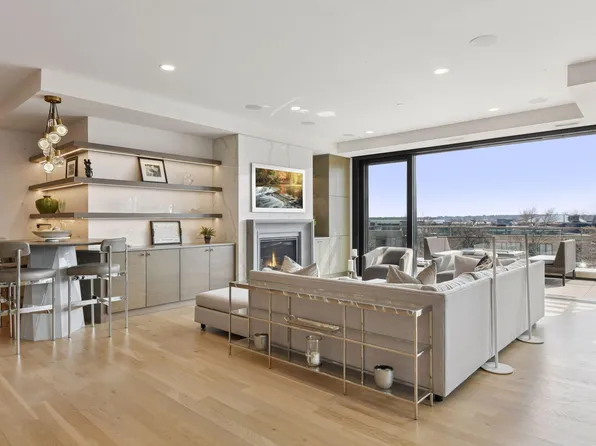 275 Lake St E Unit 301, Wayzata, MN 55391