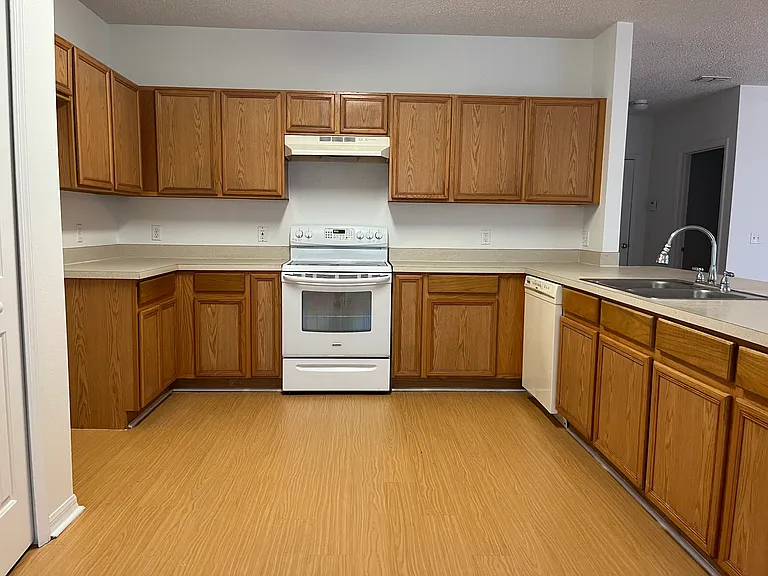 540 Brighton Ct — Photo 34