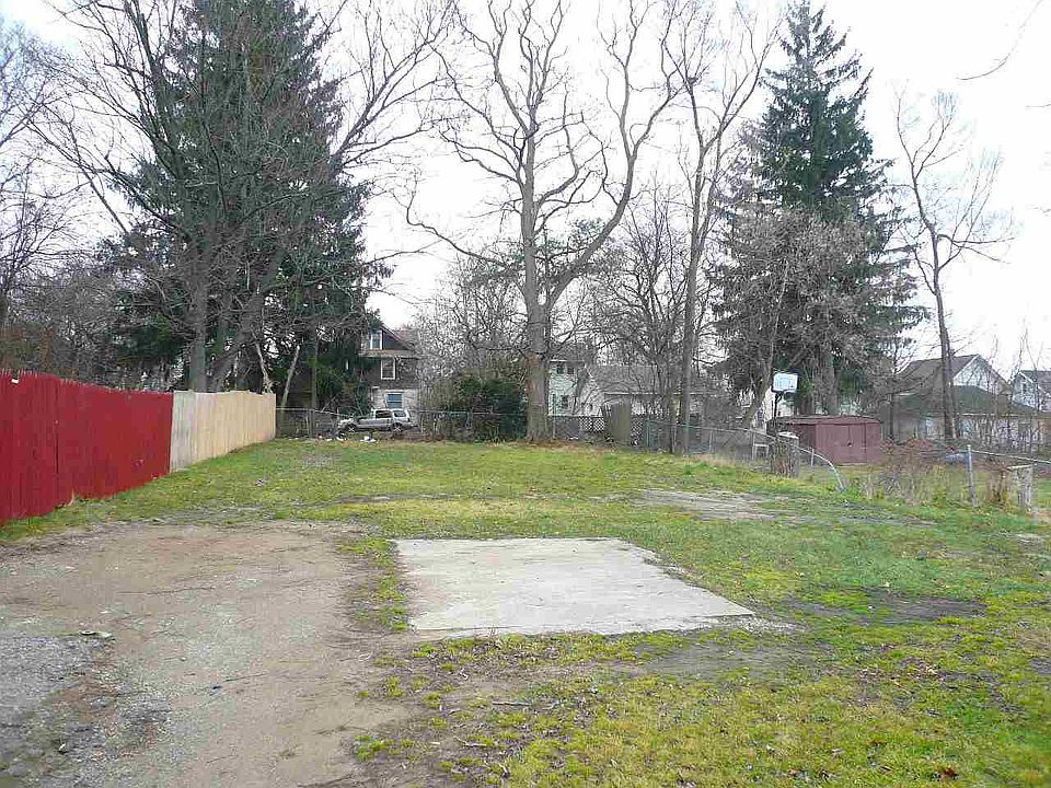 2nd image of 1211 Maple Ave