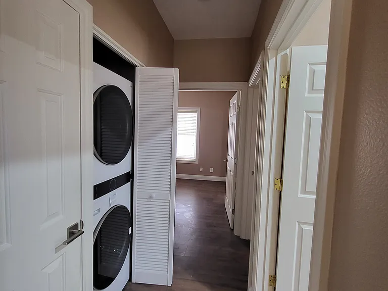 216 Spring St #1 — Photo 10