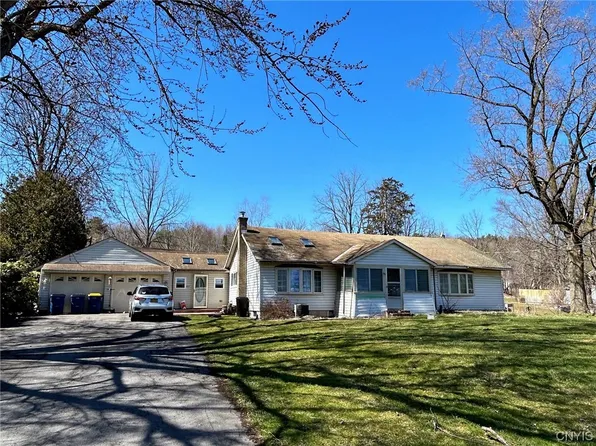 4137 Westshore Manor Rd, Jamesville, NY 13078