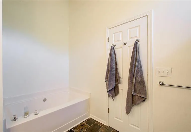 1204 Gates Cir SE — Photo 17
