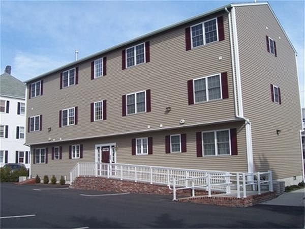 2nd image of 114 Davis St APT 2E