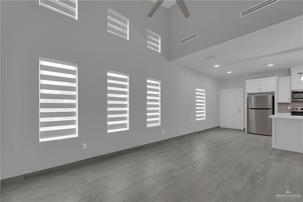 3 bed, 2.0 bath, 940 sqft, $1,400 — Photo 2