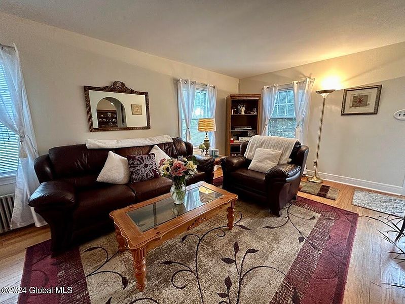 4th image of 215 Broad Street