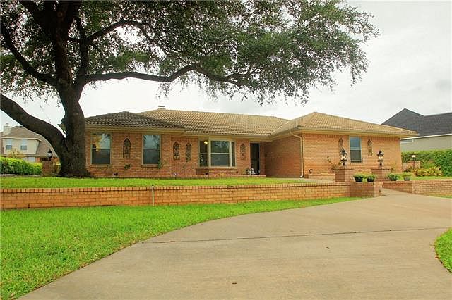 1st image of 10 Crestwood Dr