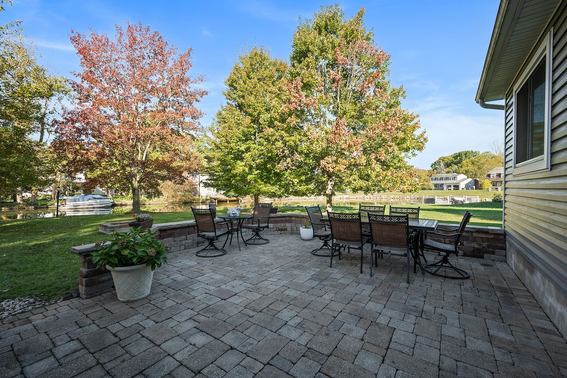 next background image