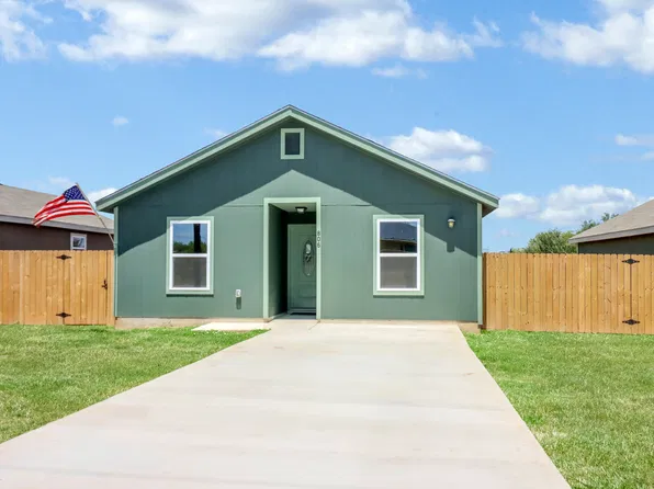 806 E 6th St, Nixon, TX 78140