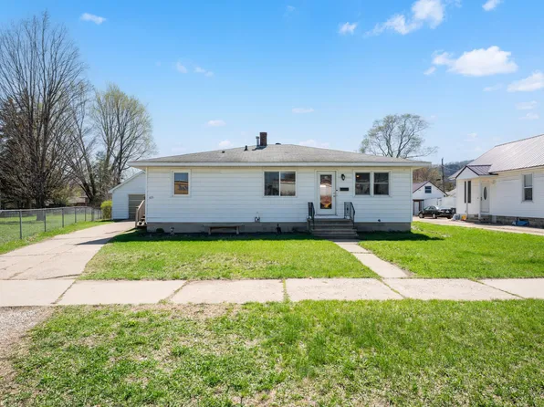 625 E 11th St, Winona, MN 55987