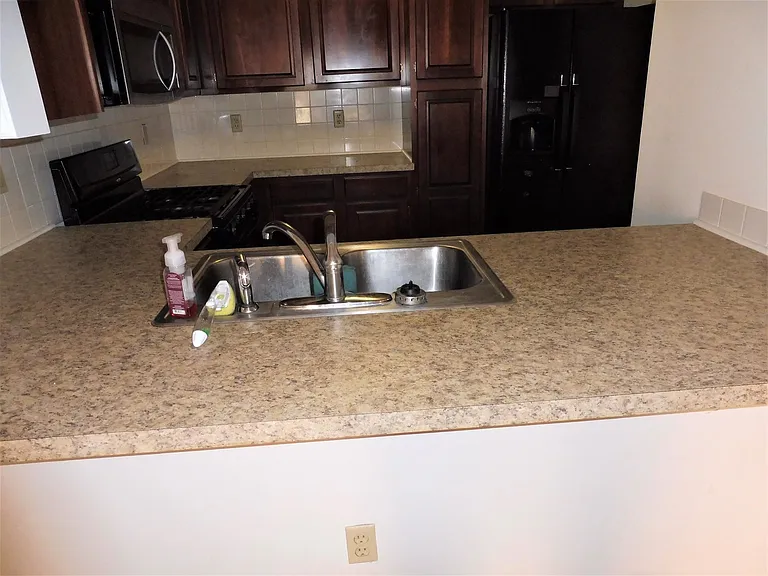 504 Ashley Oaks Private Dr — Photo 6