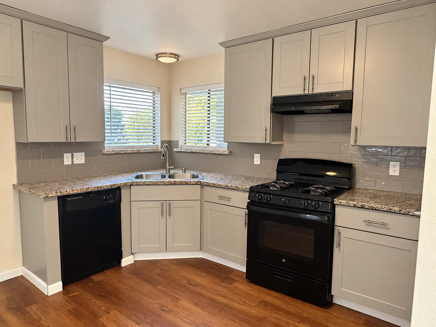 Dunham Street (304) - 1 — Photo 4