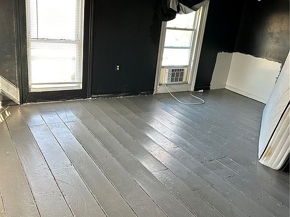 5th image of 215 Woodlawn Ave