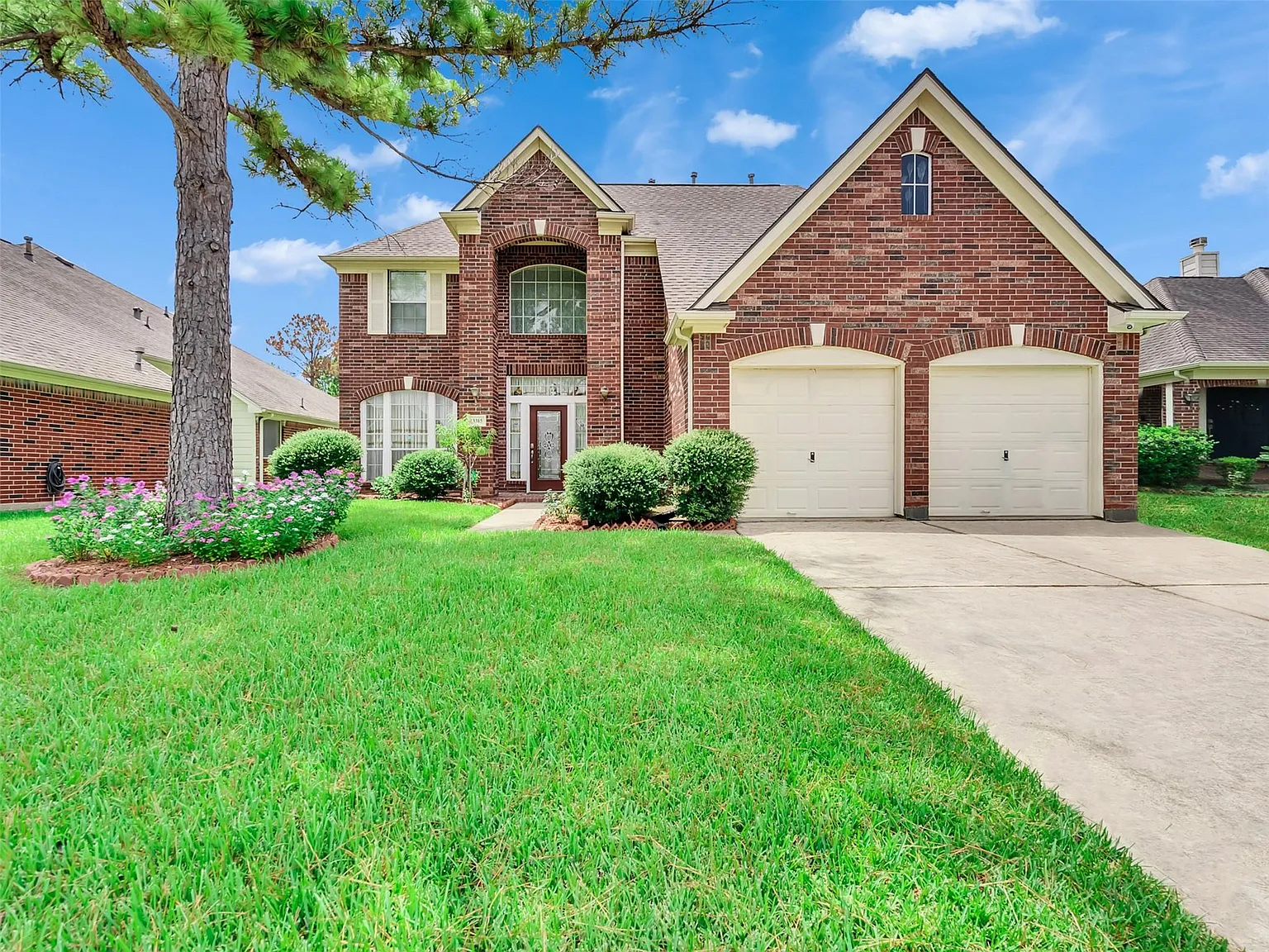 3 bed, 2.5 bath, 2195 sqft, $2,300 — Photo 1