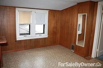 Great Room with Padio Door
						:
						Beautiful Great room addtion with it's own sliding padio door & new carpeting.