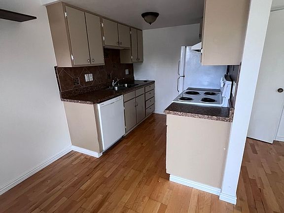 5th image of 794 W Cleveland Cir