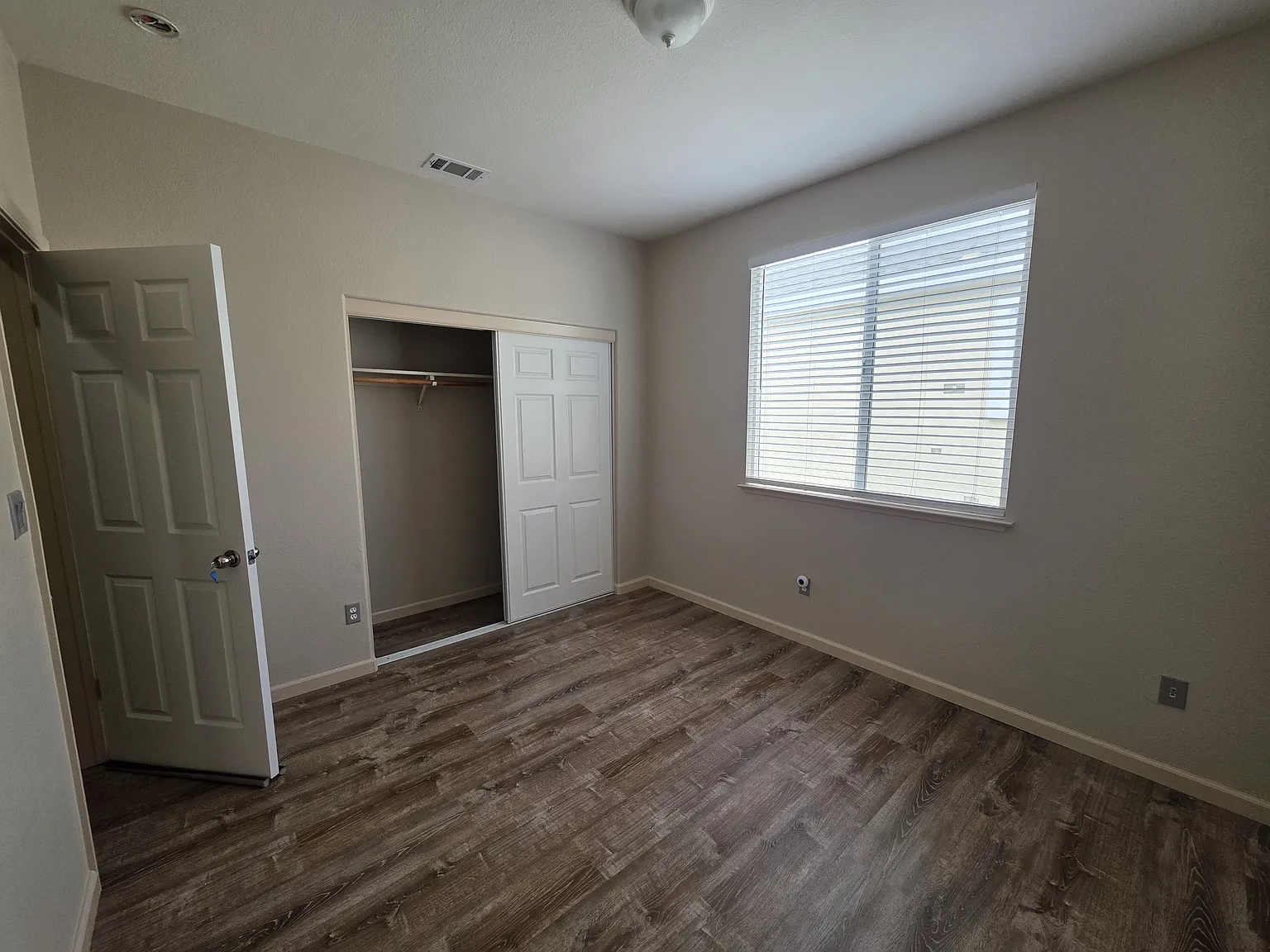 804 Edward Werth Dr — Photo 2