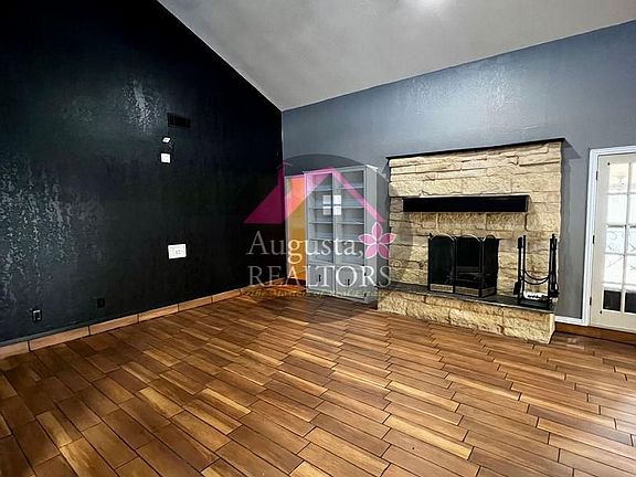 4th image of 4649 Oak Knoll St