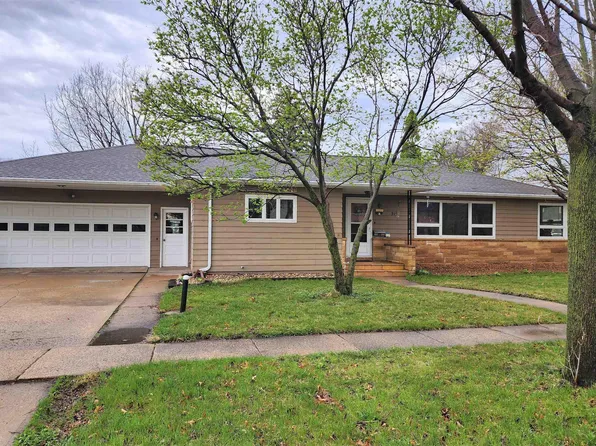 319 E Elm St, Algona, IA 50511