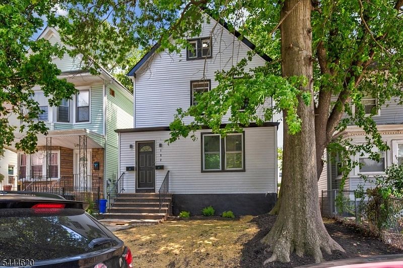 1st image of 152 N Clinton St