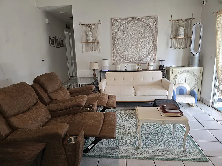 1545 Maxwell Ln — Photo 15
