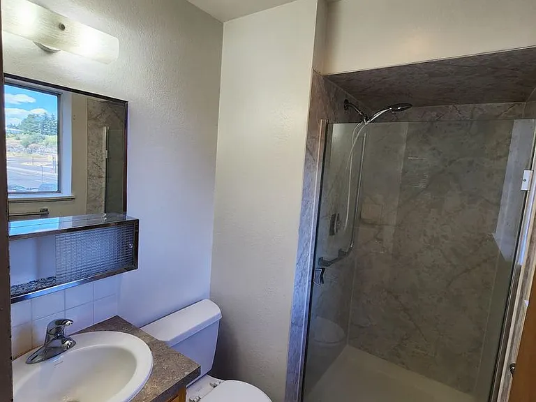 605 S Grand Ave — Photo 22