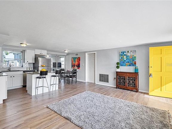 4th image of 3251 Jarvis St
